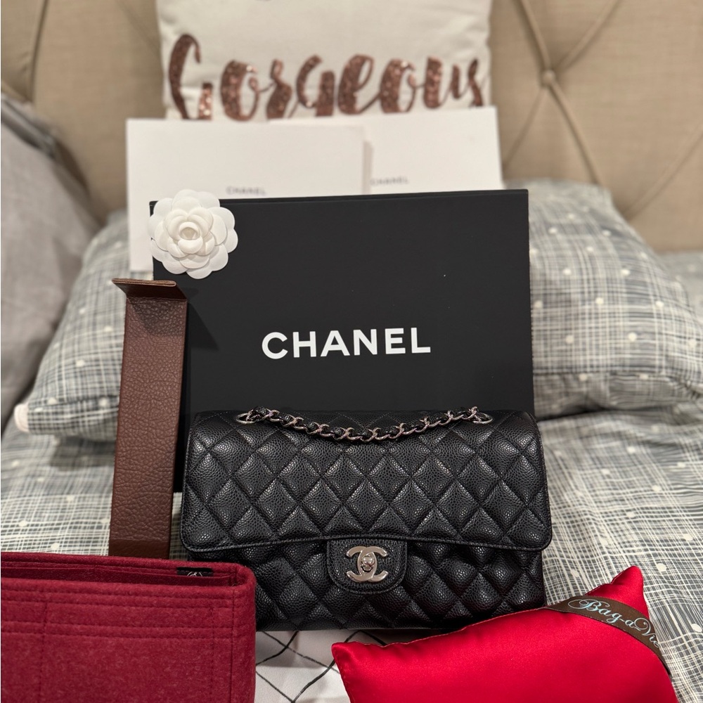 Auth Chanel medium flap M/L classic caviar black w/silver hardware bag crossbody